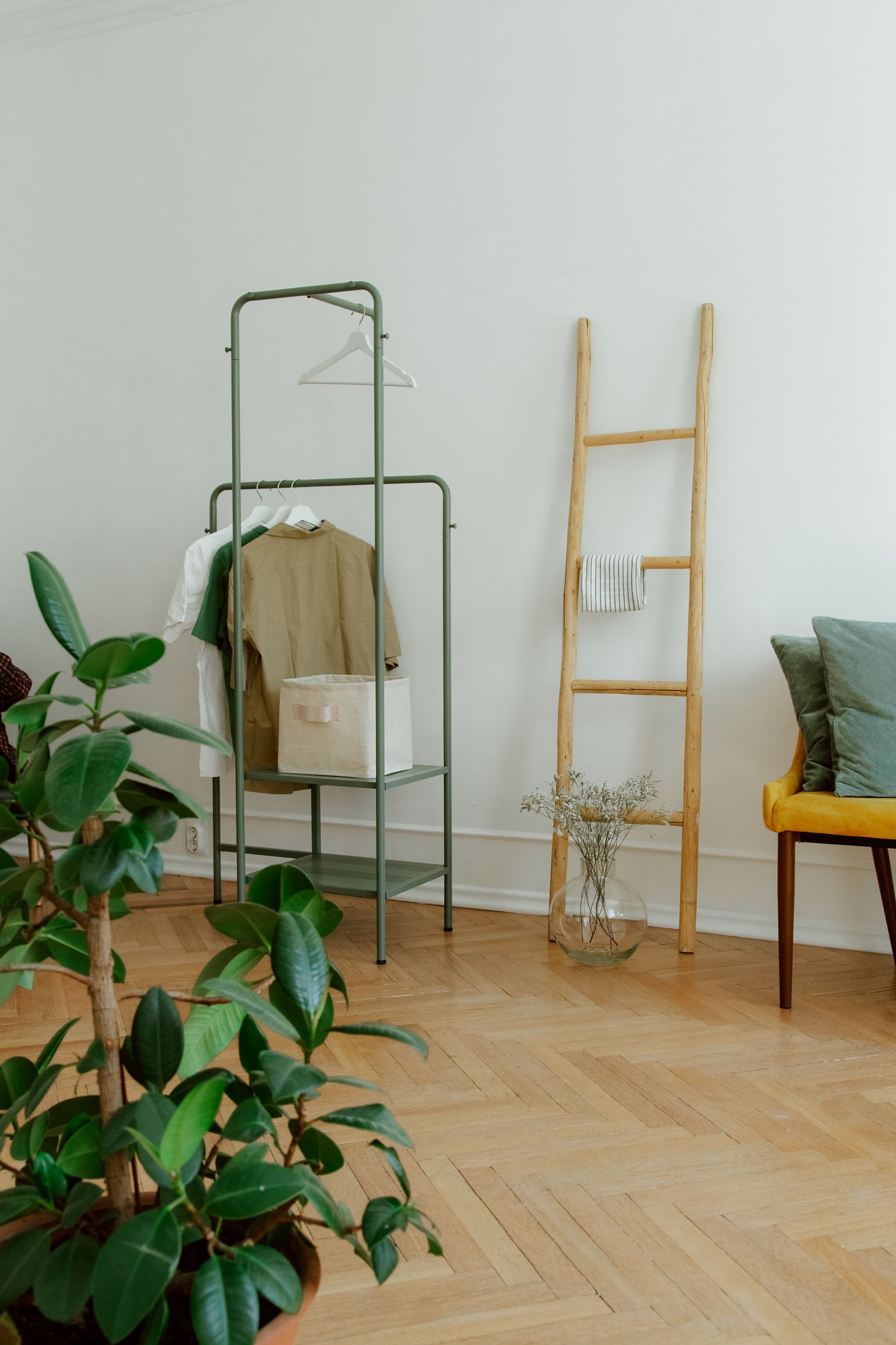 How to Decorate a Small Bedroom to Make It Feel More Spacious - Home & Garden