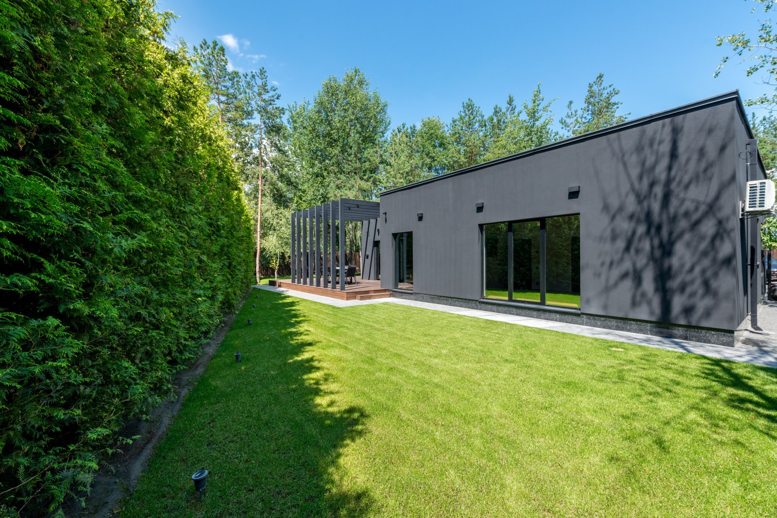 How to Choose Materials for Garden Furniture - supporting image 1