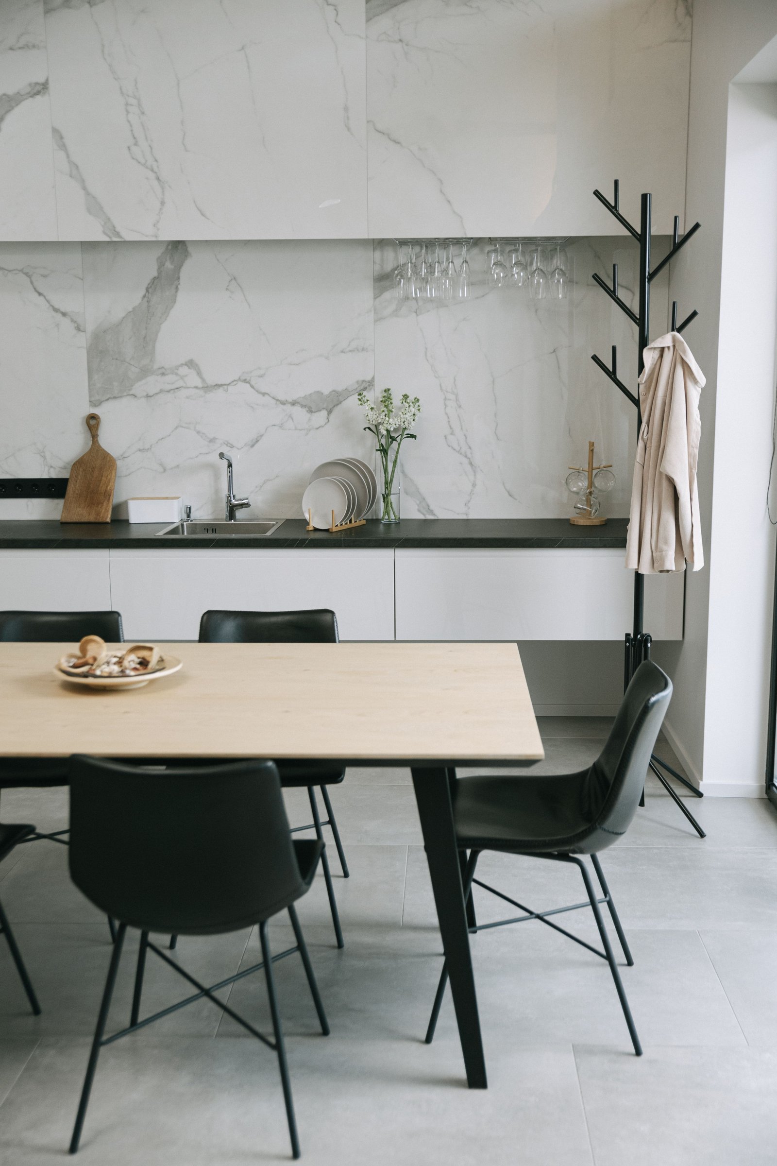 How to Integrate Plants Into Home Decor Without Overcrowding - supporting image 3