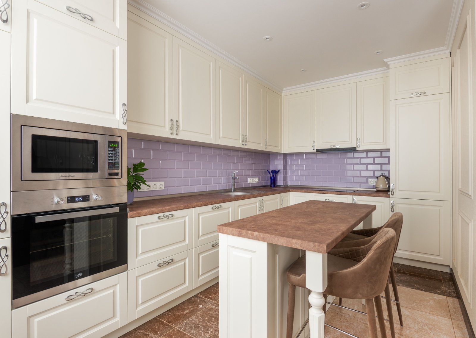 How to Create a Comfortable Breakfast Nook Without Taking Up Too Much Space
